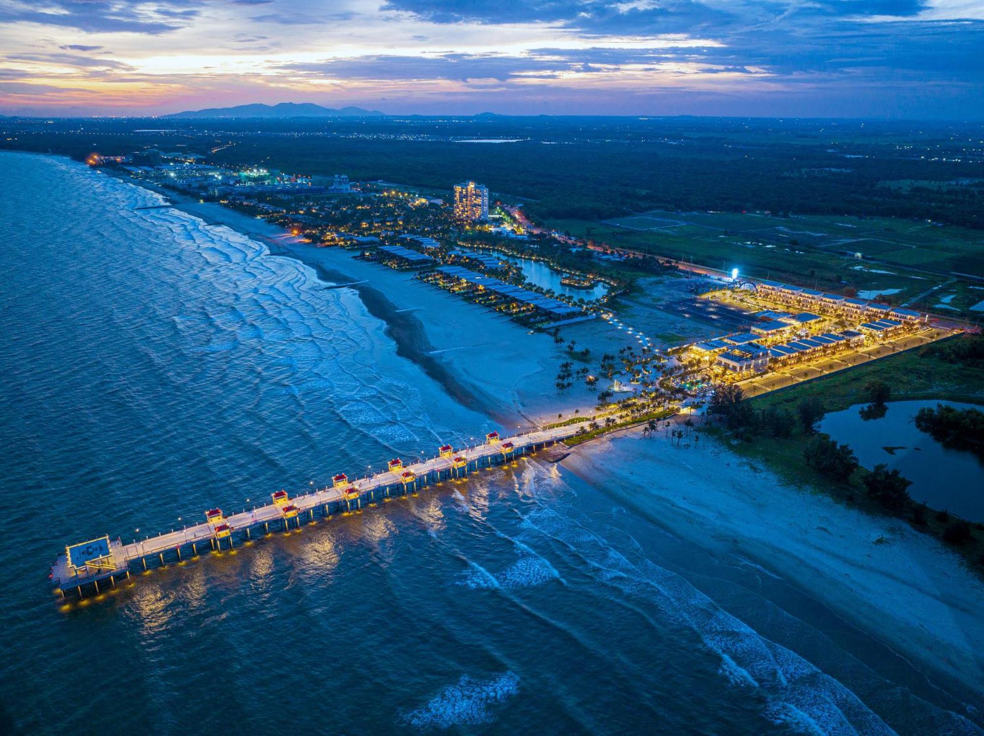 Melia Ho Tram Beach Resort Exterior foto Aerial view of the Gulf State Park Pier